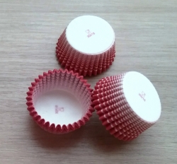 Cukrářské košíčky bílo - červené 30 x 18 mm 