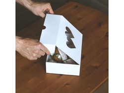 Krabička na cukroví - S okénkem ve tvaru srdíčka (pevná)